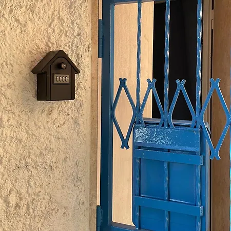 Nyaraló Blue Iris *